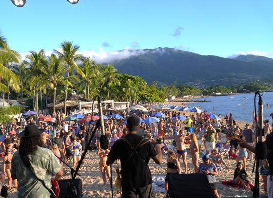 4-ilhabela-jam-agitou-publico-em-dois-dias-de-musica-e-diversao-na-praia-do-pereque-2.jpg