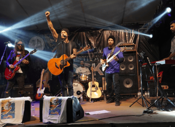 7-festival-rock-na-ilha-estreia-na-praia-do-pereque-neste-fim-de-semana-2.png