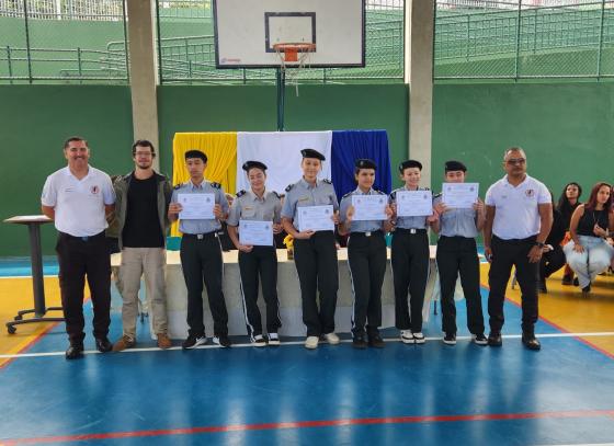 alunos-destaque-da-escola-civico-municipal-julio-cezar-de-tullio-sao-premiados-pelo-desempenho-2.jpeg