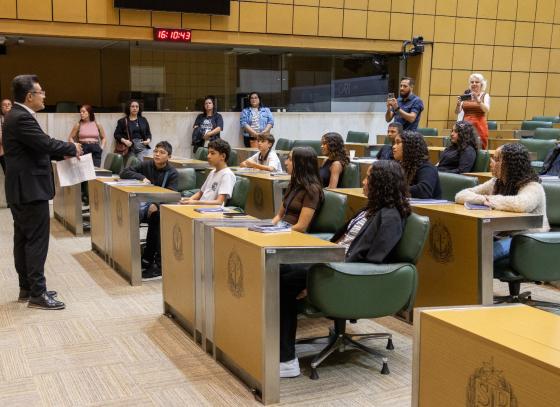 alunos-do-parlamento-jovem-de-sao-sebastiao-visitam-assembleia-legislativa-de-sao-paulo-1.jpeg