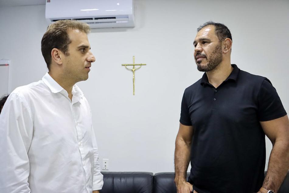 campeao-de-mma-apresenta-projeto-de-esportes-para-rede-municipal-de-ensino.jpg