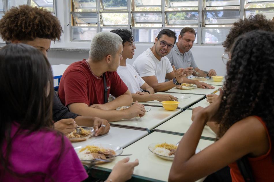 capa-sao-seb-reinaldinho-garante-alimentacao-gratuita-para-universitarios-da-fatec-e-amplia-acesso-a-educacao.jpg