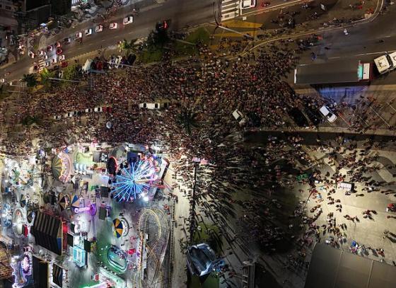 carnaval-em-caraguatatuba-atrai-mais-de-300-mil-pessoas-2.jpg