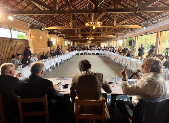 colucci-lidera-encontro-com-prefeitos-da-rmvale-ln-e-reforca-defesa-por-mais-apoio-a-educacao-2.jpg