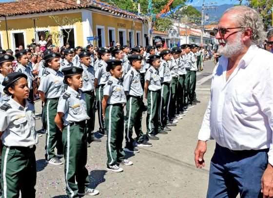 escola-civico-ilhabela.jpg