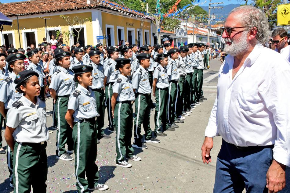 escola-civico-ilhabela.jpg