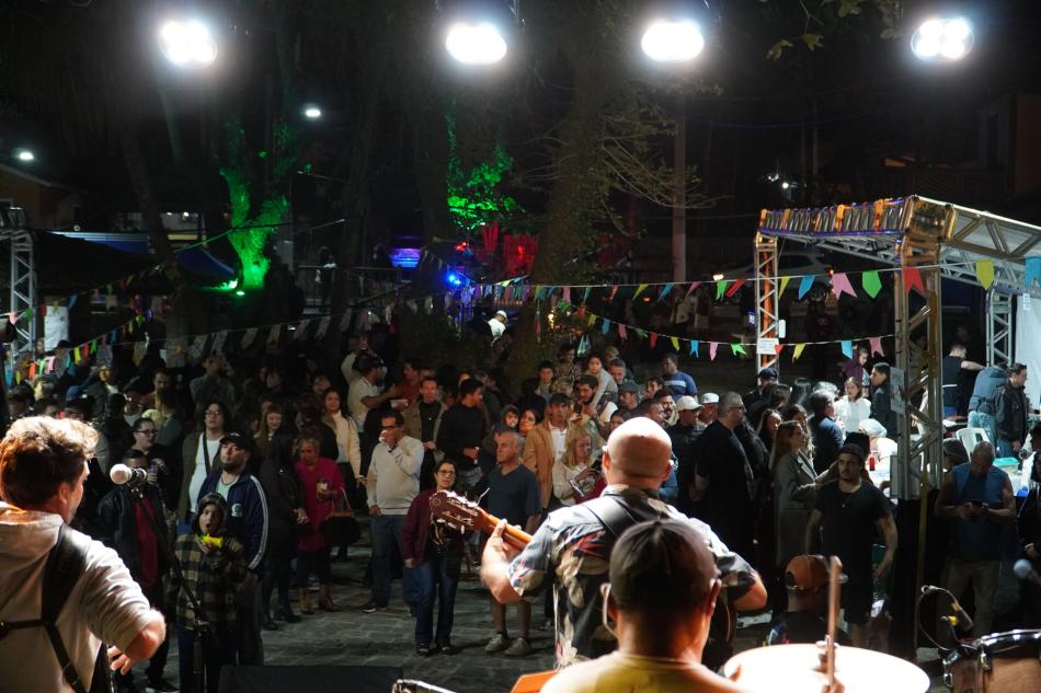 festa-de-santo-antonio-reune-comunidade-local-e-visitantes-no-portinho-durante-dois-dias-de-programacao-3.jpg