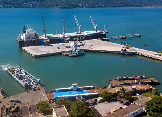 governo-do-estado-assina-aditivo-que-garante-obras-do-novo-acesso-ao-porto-de-sao-sebastiao-1.jpeg