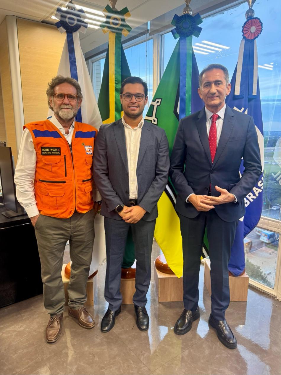 ministro-waldez-goes-garante-a-prefeito-reinaldinho-moreira-liberacao-de-recursos-para-estrada-beira-rio-1.jpeg