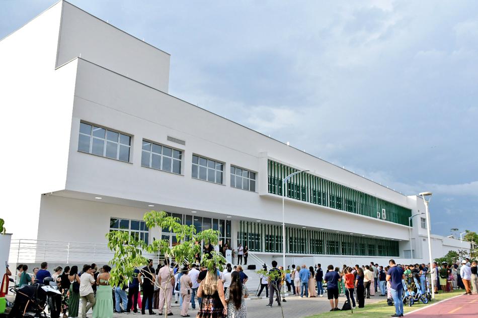 prefeito-colucci-entrega-novo-bloco-da-maternidade-e-eleva-padrao-da-saude-publica-em-ilhabela-2.jpg
