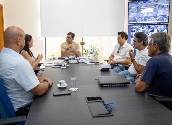 prefeito-discute-acoes-de-manutencao-e-ampliacao-da-iluminacao-publica-em-sao-sebastiao-2.jpeg