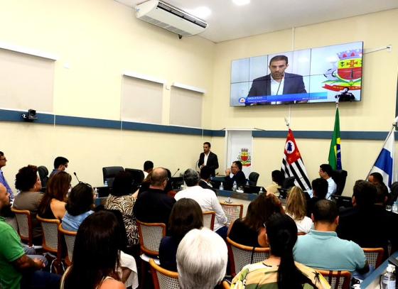prefeito-mateus-silva-apresenta-prestacao-de-contas-do-primeiro-ano-de-governo-na-camara-municipal.jpg