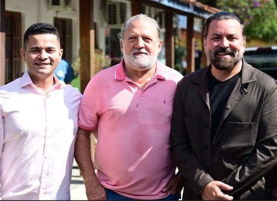 prefeito-toninho-colucci-apresenta-novo-secretario-de-educacao-de-ilhabela-que-assume-pasta-em-setembro.jpeg