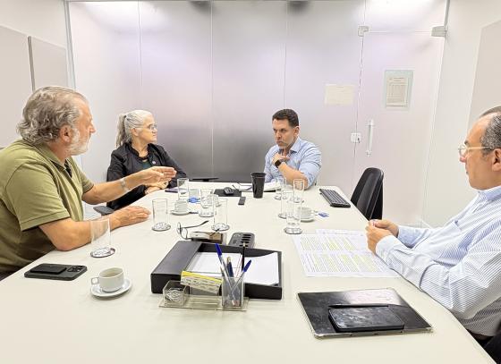prefeito-toninho-colucci-busca-apoio-do-estado-para-melhorias-na-estrada-de-castelhanos-e-cobra-solucao-para-sp-131-no-sul-de-ilhabela-2.jpeg