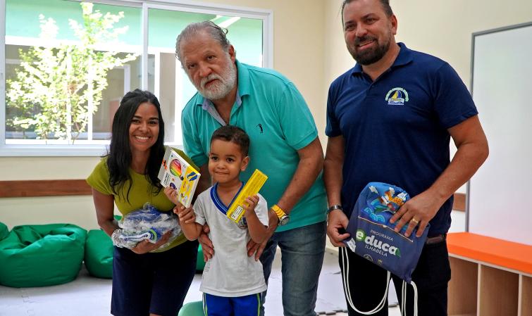 prefeito-toninho-colucci-da-inicio-ao-maior-concurso-da-educacao-ja-realizado-em-ilhabela.jpeg