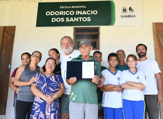 prefeito-toninho-colucci-entrega-primeira-escola-da-comunidade-tradicional-da-figueira-em-ilhabela-02.jpg