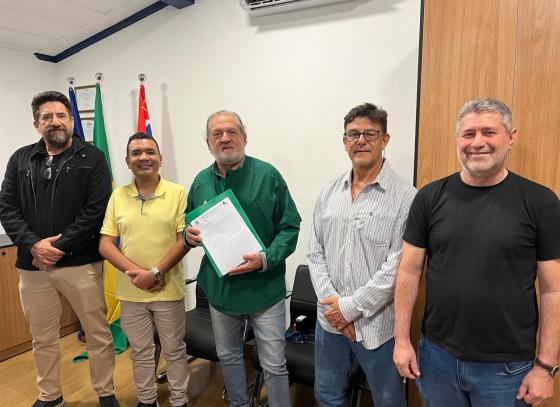 prefeito-toninho-colucci-entrega-projeto-da-ldo-2027-a-camara-municipal-1.jpeg