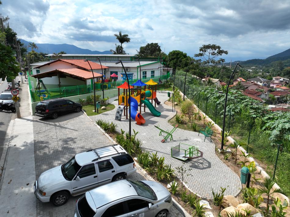 prefeitura-de-ilhabela-entrega-nova-praca-com-espaco-de-lazer-e-convivencia-na-barra-velha.jpeg