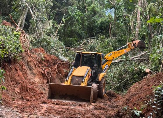 prefeitura-de-ilhabela-intensifica-trabalhos-e-nao-mede-esforcos-para-liberar-estrada-parque-castelhanos-apos-fortes-chuvas.jpg