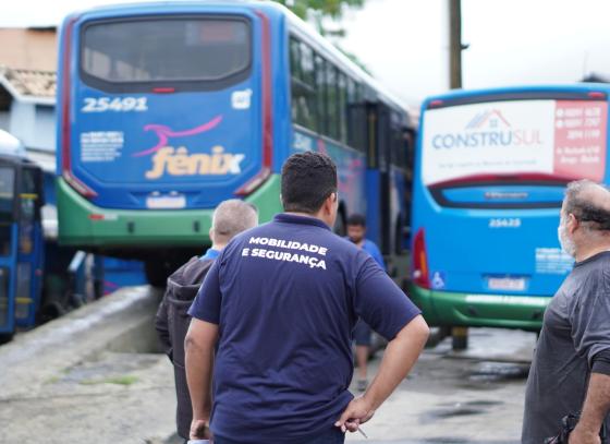 prefeitura-de-ilhabela-realiza-fiscalizacao-na-empresa-responsavel-pelo-transporte-coletivo-2_easy-resizecom.jpg