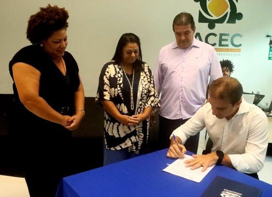 reativacao-do-programa-comercio-legal-traz-mais-agilidade-a-empreendedores-de-caraguatatuba-1.jpg