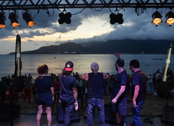 vem-ai-a-3-edicao-do-ilhabela-jam-na-praia-do-pereque-com-musicos-locais-e-convidados.jpg